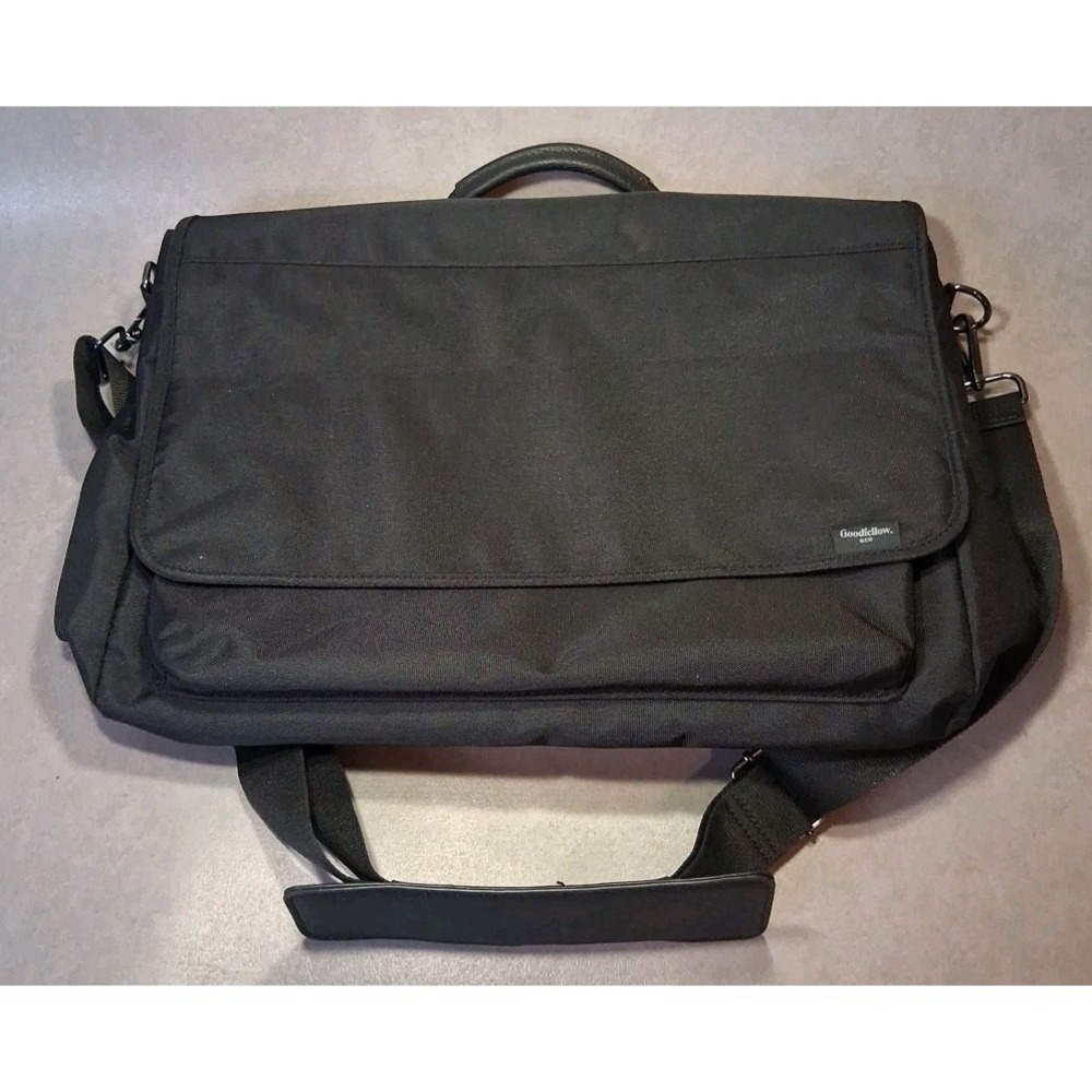 Goodfellow & CO Men's Messenger Bag Black New No Tags